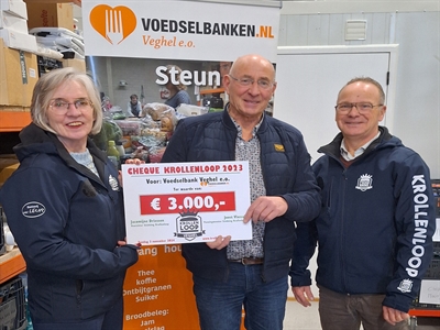 Voedselbank ontvangt cheque van 3000 euro